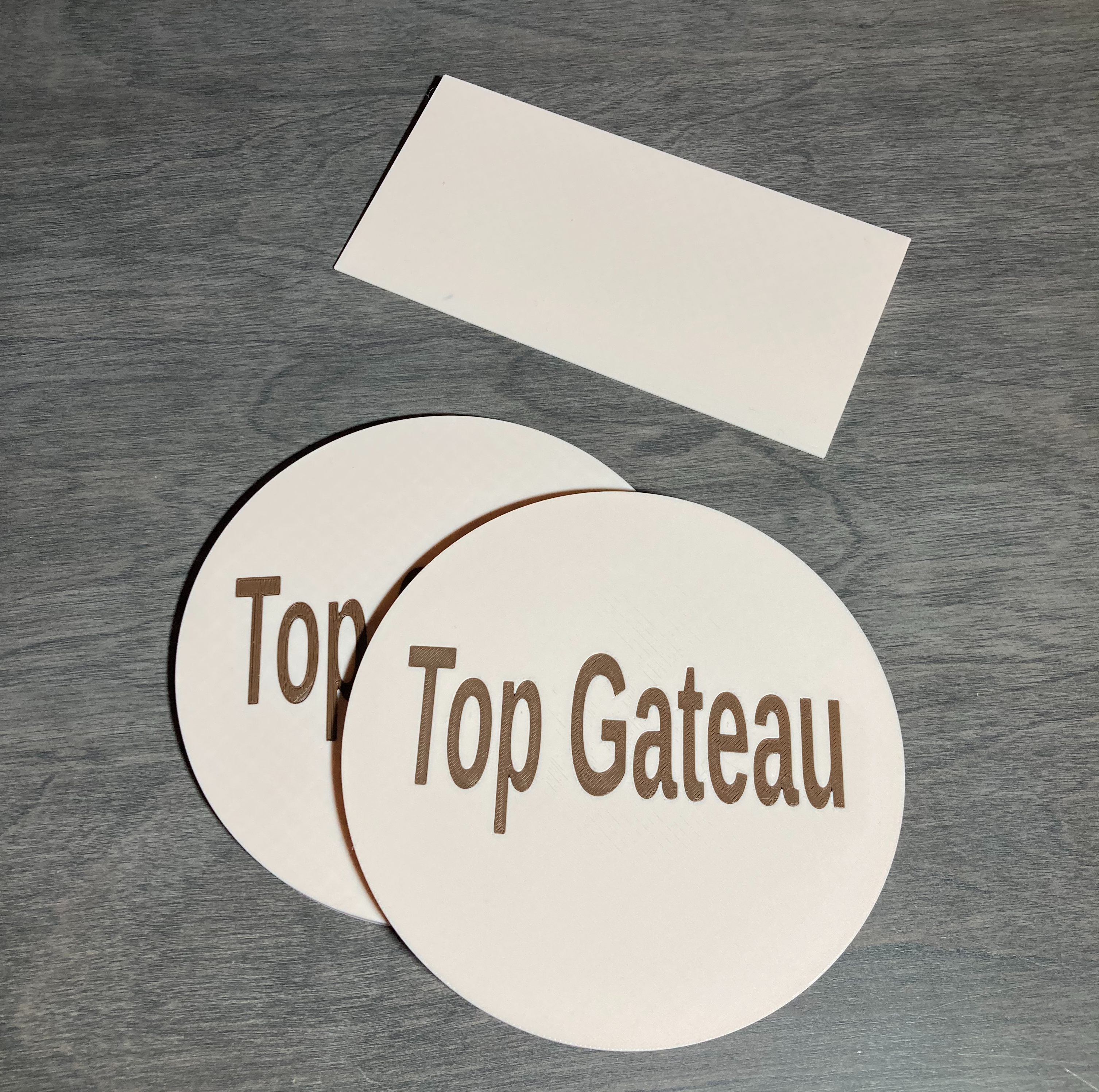 Outil pour lisser un gâteau